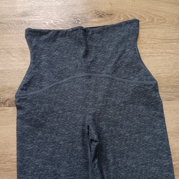 Spanx Capri Leggings Size Medium - Picture 2 of 4